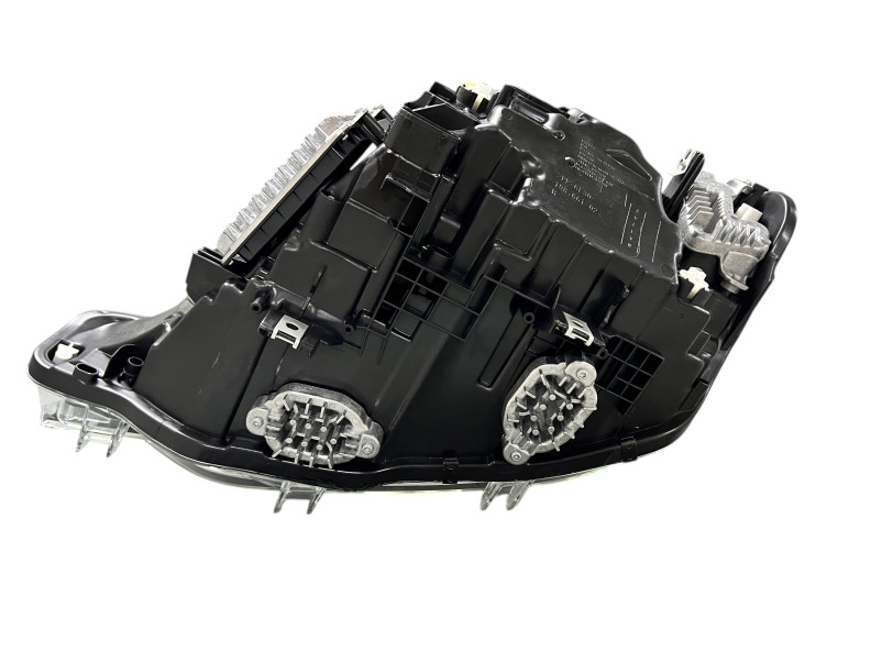 Передні фари  ( з Ксенона в Led ) на BMW 3 Series F30 / F31 2011-2018 року