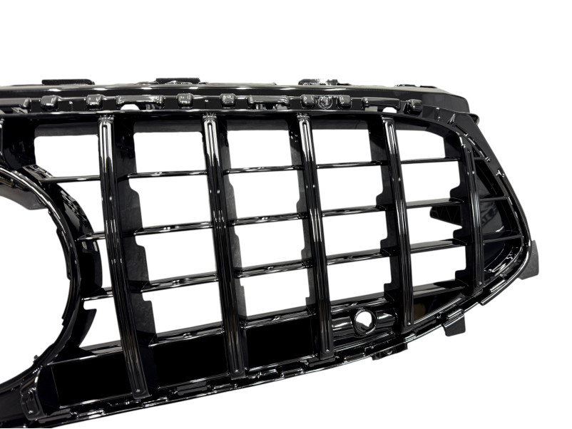 Решітка радіатора  GT Full Black на Mercedes-Benz CLA-Class C118 2023-2025 року