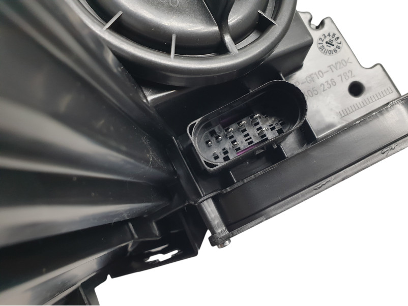 Передні фари  Bi-Led ( заміна галогена ) на Mercedes-Benz C-Class W204 2007-2014 року