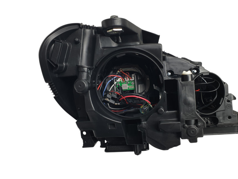 Передні фари  Bi-Led ( заміна галогена ) на Mercedes-Benz C-Class W204 2007-2014 року