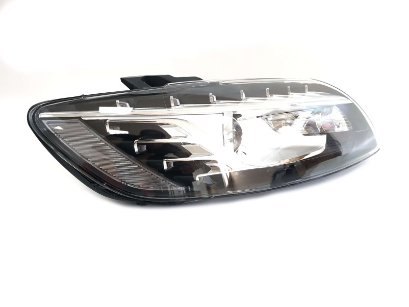 Передні фари  ( Bi-Xenon Adaptive Европа ) комплектні на Audi Q7 4L 2005-2015 року