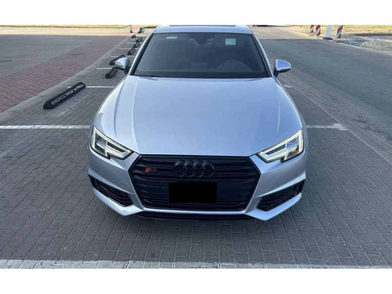 Передній бампер  ( в стилі S4 ) на Audi A4 B9 2015-2019 року