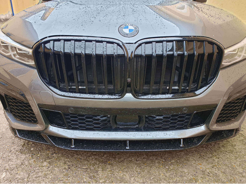 Губа ( переднього бампера ) Чорний глянець V1 на BMW 7 Series G11 / G12 2019-2023 року