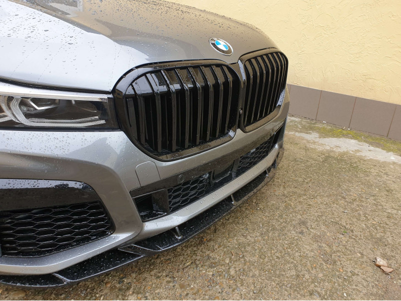 Губа ( переднього бампера ) Чорний глянець V1 на BMW 7 Series G11 / G12 2019-2023 року