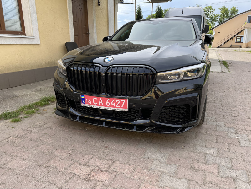 Губа ( переднього бампера ) Чорний глянець V1 на BMW 7 Series G11 / G12 2019-2023 року