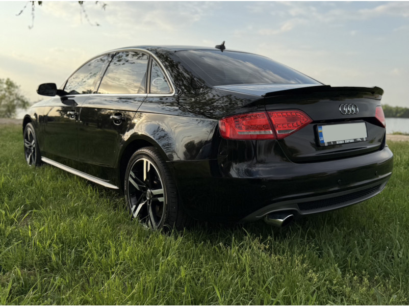 Спойлер Чорний глянець V2 на Audi A4 B8 2007-2011 року